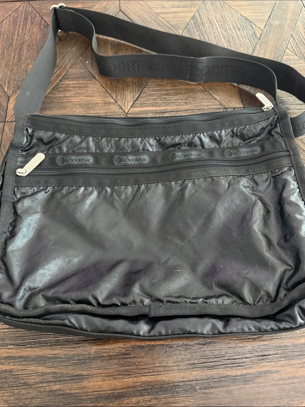 LeSportsac Deluxe Everyday Bag Black Shine Patent Crossbody Tote